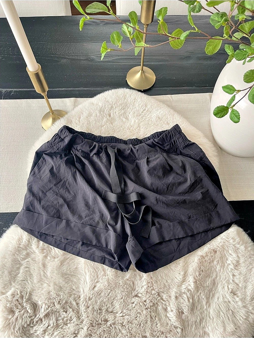 Lululemon Spring Break Away Short Black Athletic Shorts sz 10 womens
